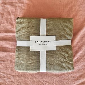Parachute Fitted Linen Sheet in the color Surplus